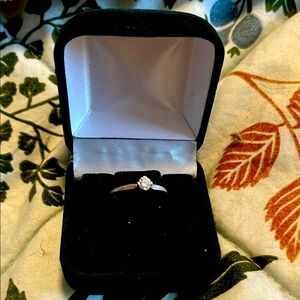 Diamond Ring - 14 carats